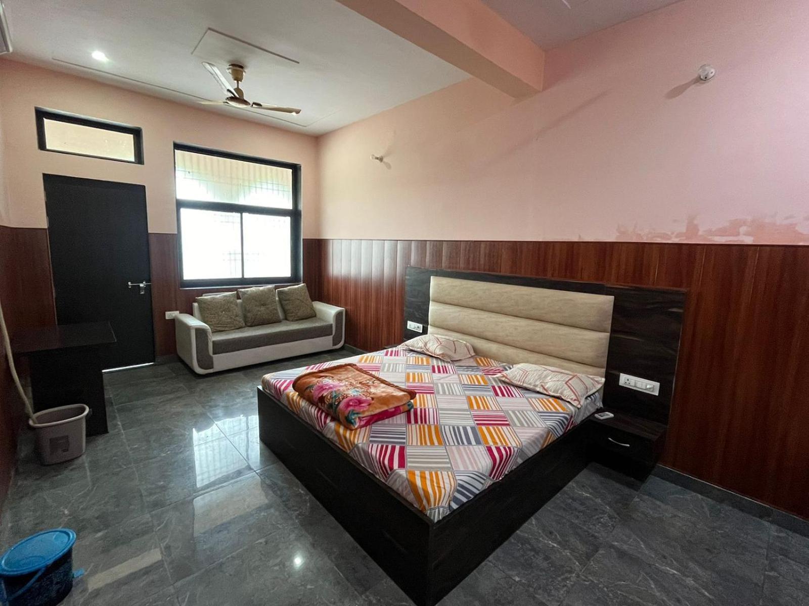 Shri Ji Baba Ki Haveli Hotel Govardhan Exterior photo